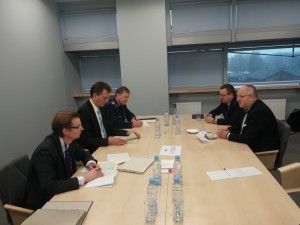 ministras-j-olekas-su-vokietijos-gynybos-sekretoriumi-aptare-savaeigiu-haubicu-isigijima